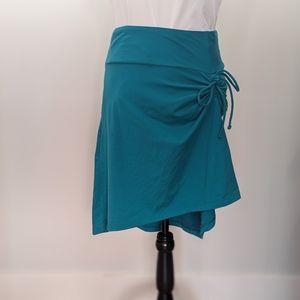 The North Face Asymmetrical Skirt.EUC.